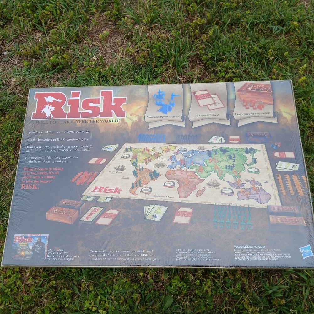 Hasbro Risk New - Picture 2 of 3